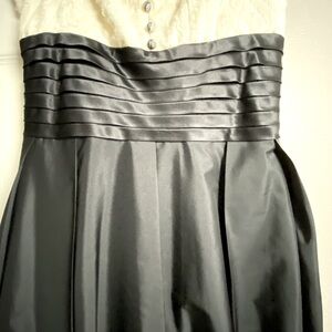 Size 4 dress with lace bodice, pleated waistband, and flowing black skirt.